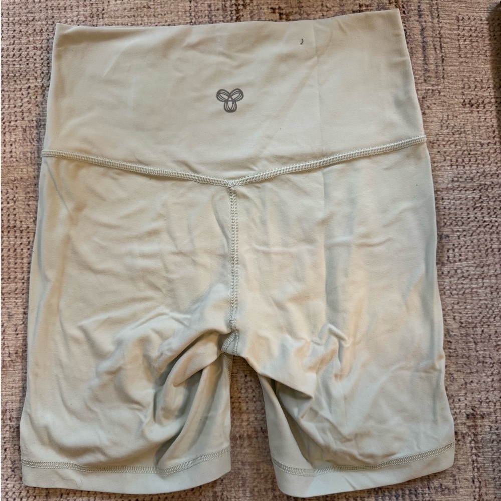 Aritzia TNA butter biker shorts